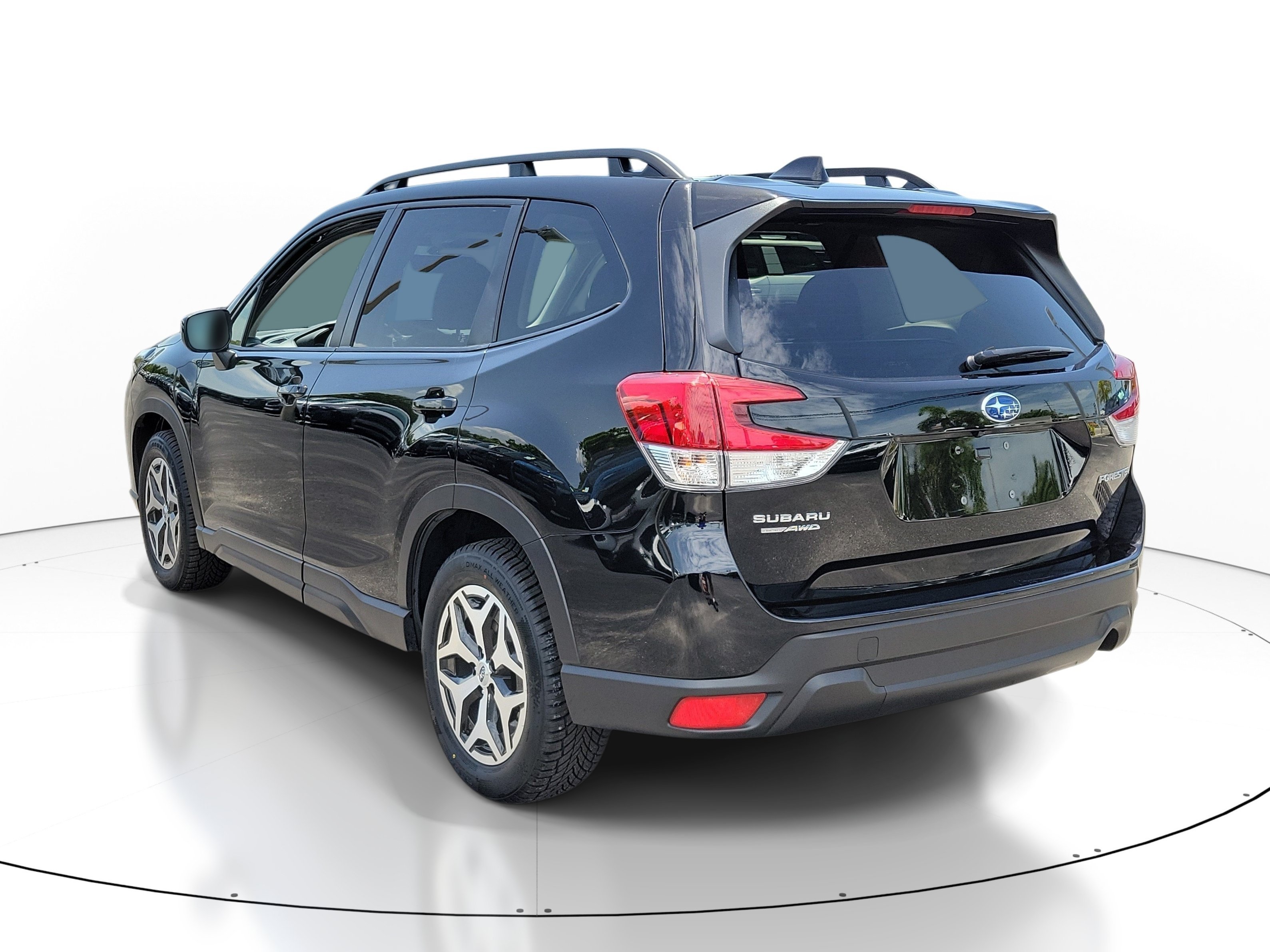 Used 2024 Crystal Black Silica Subaru Premium image 4