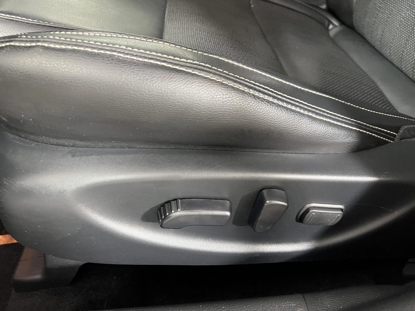 Used 2020 Pearl White Tricoat Nissan SL image 16