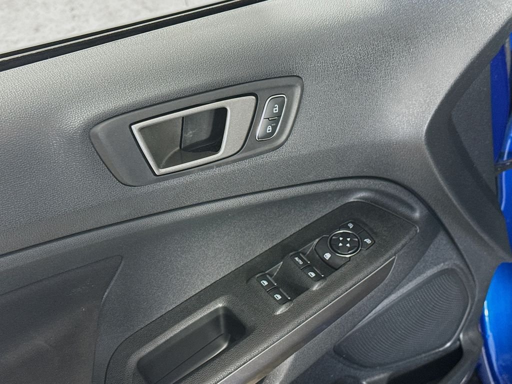 Used 2022 Lightning Blue Metallic Ford SE image 22