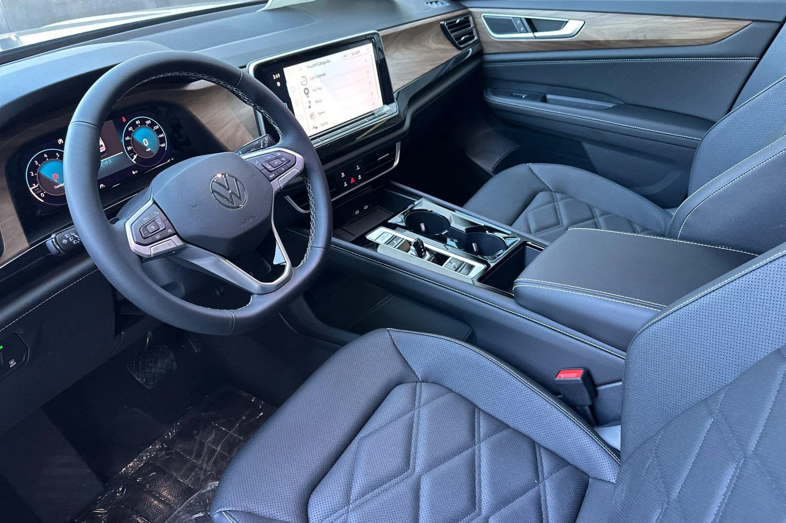 New 2026 Silver Mist Metallic Volkswagen 2.0T SE w/Technology image 10