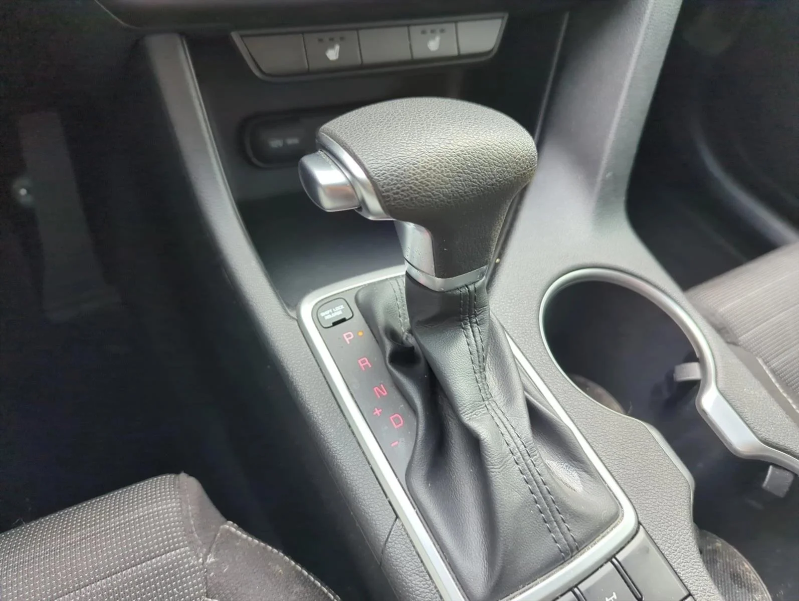 Used 2017 Clear White Kia LX image 21