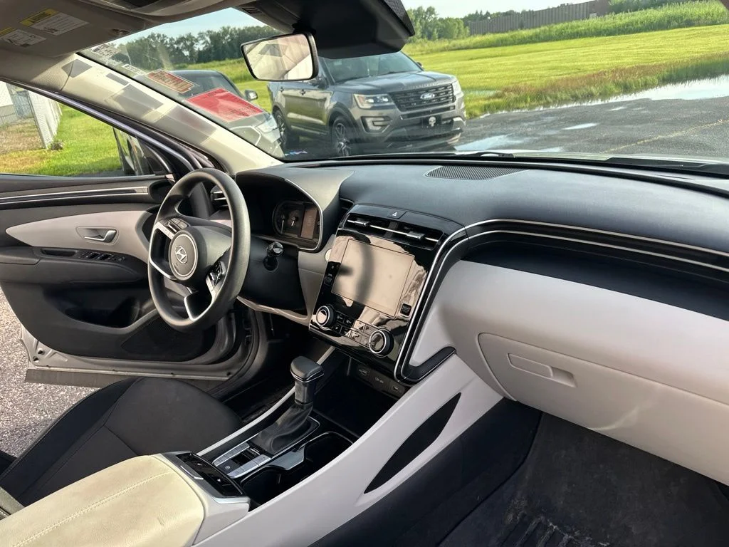 Used 2022 Silver Hyundai SEL image 17
