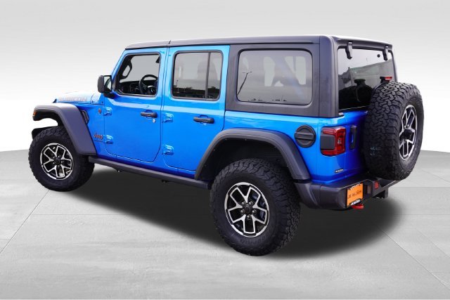 Used 2025 Hydro Blue Pearlcoat Jeep Rubicon image 8