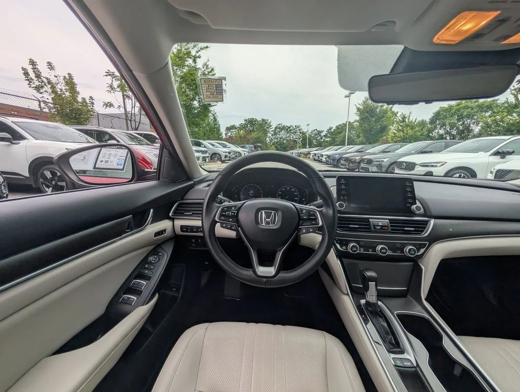 Used 2018 Red Honda Touring image 31
