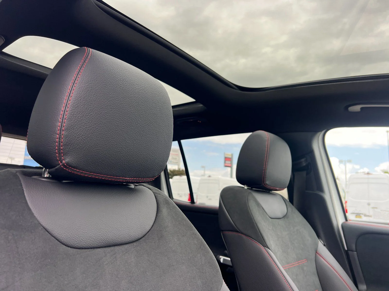 New 2026 White Mercedes-Benz GLB 250 image 19