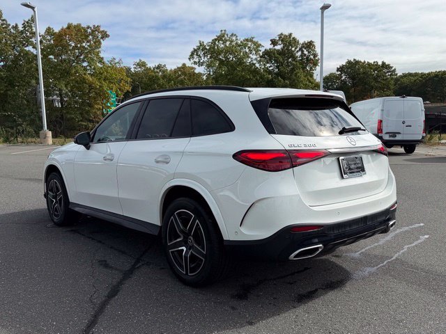 Used 2023  Mercedes-Benz GLC 300 image 5