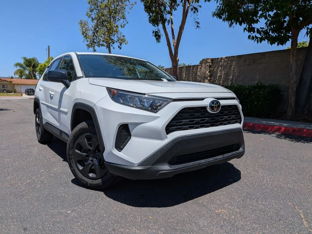 2022 Toyota RAV4 LE FWD's photo