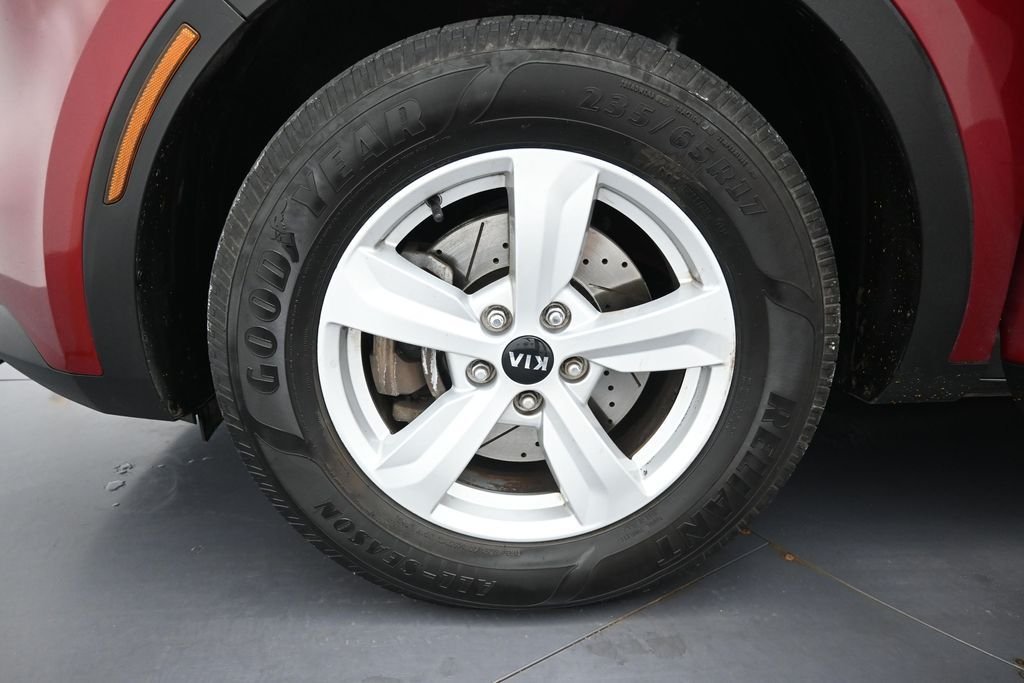 Used 2021 Passion Red Tintcoat Kia LX image 31