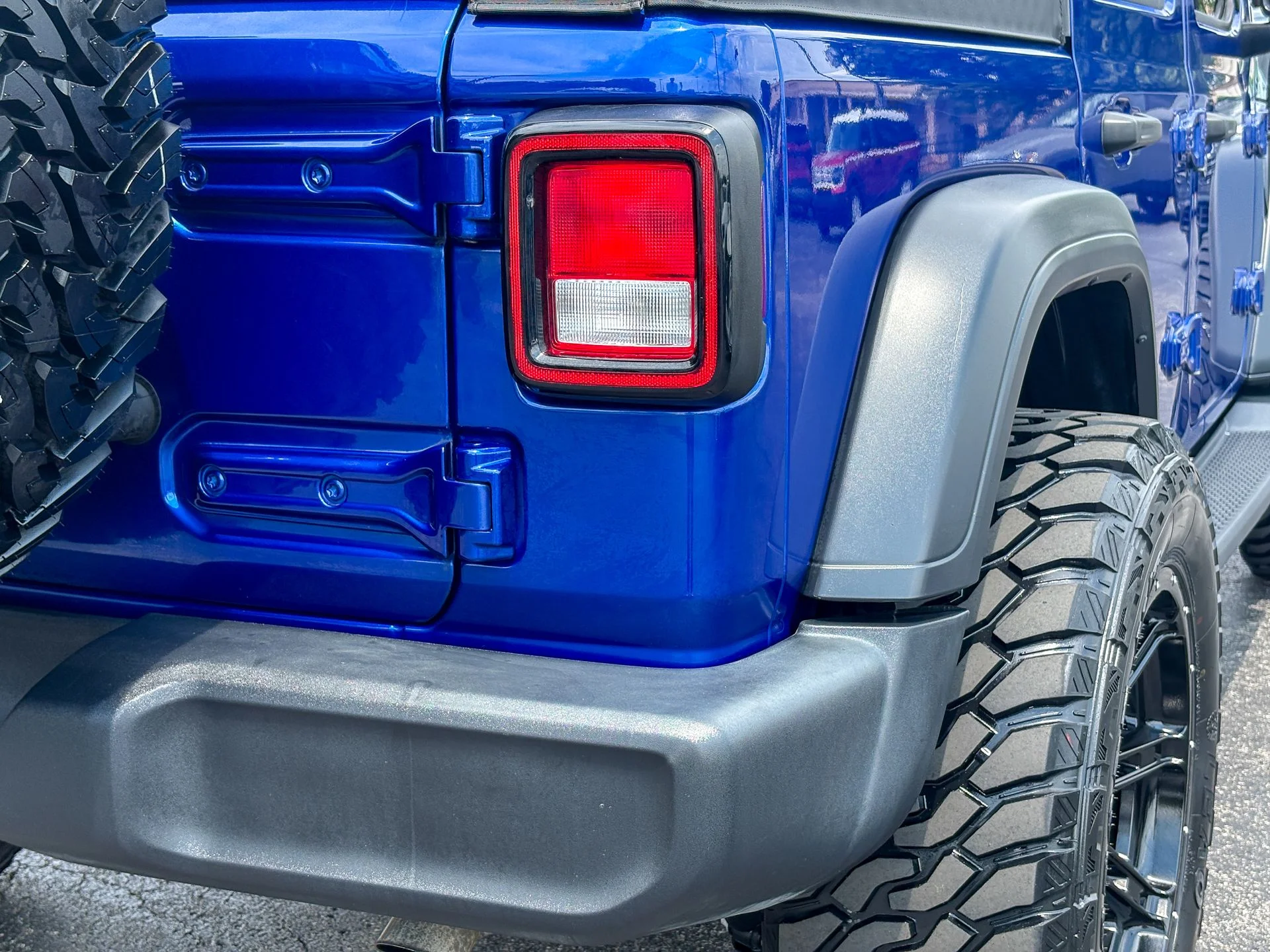 Used 2019 Blue Jeep Unlimited Sport image 12
