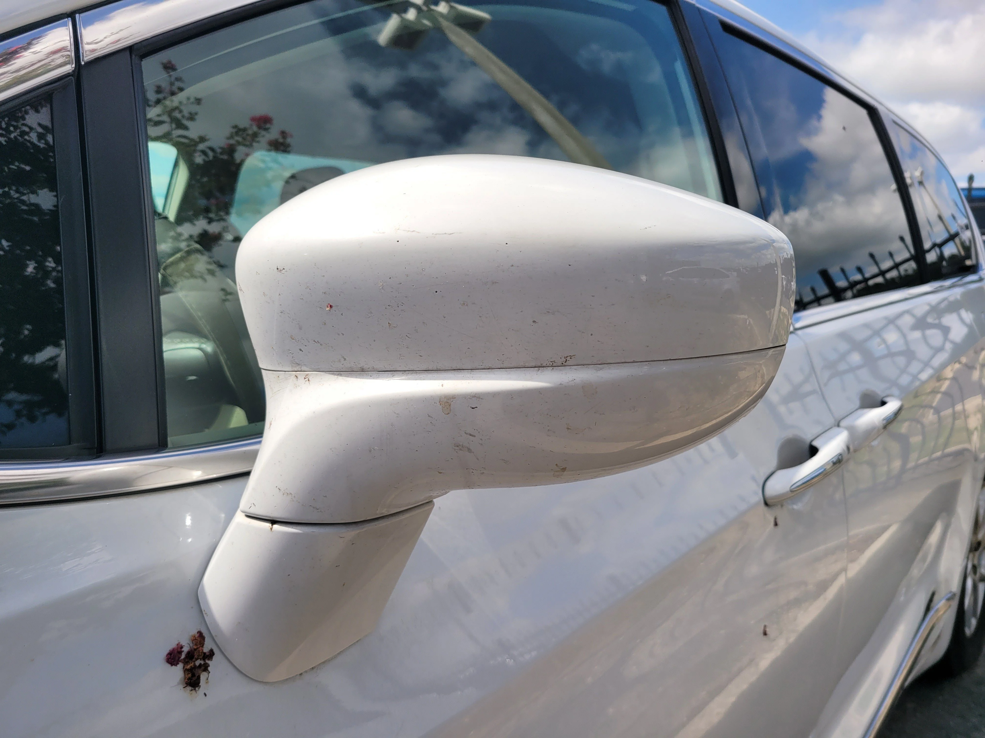 Used 2020 Bright White Clearcoat Chrysler Touring L image 9