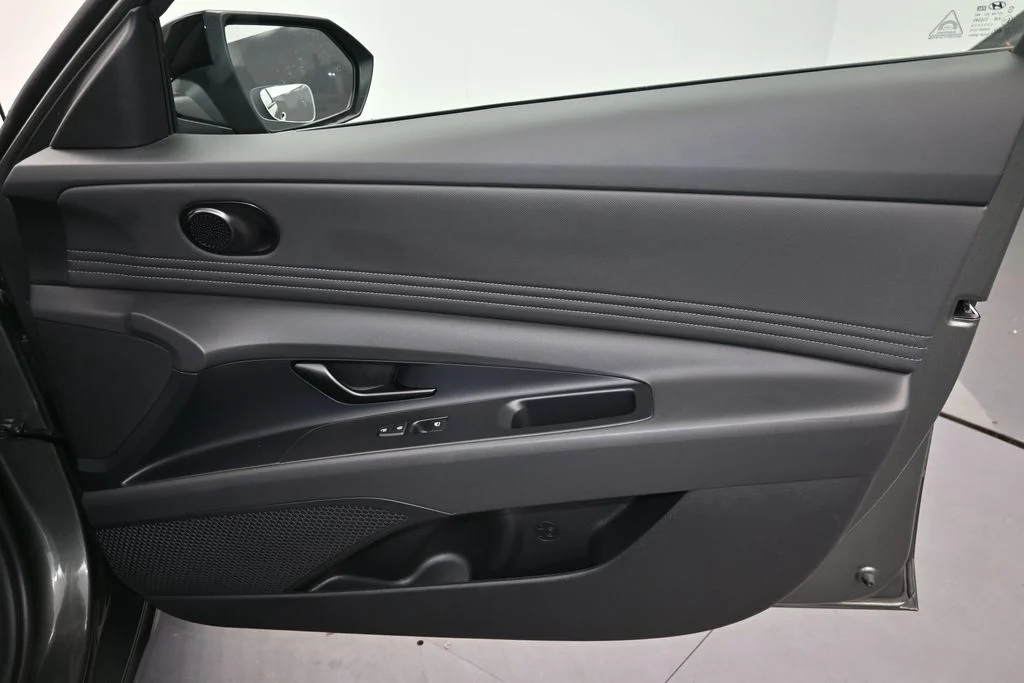 Used 2025 Amazon Gray Hyundai SEL Sport image 13