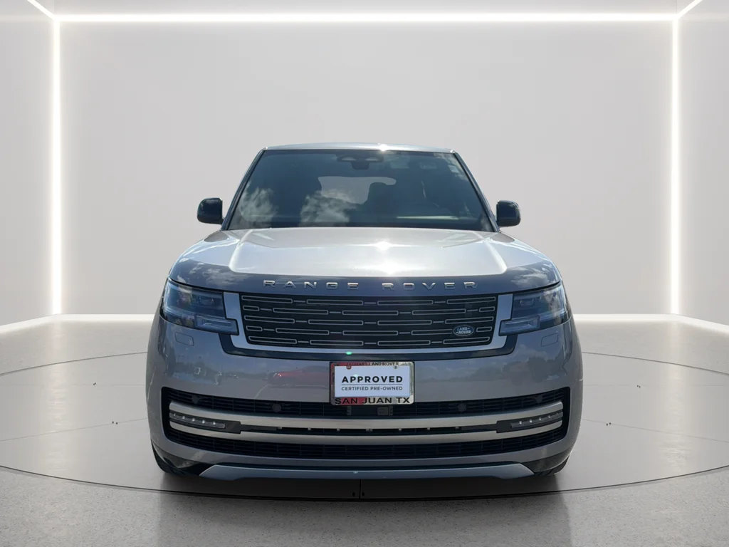 Used 2024 Gray Land Rover SE image 5
