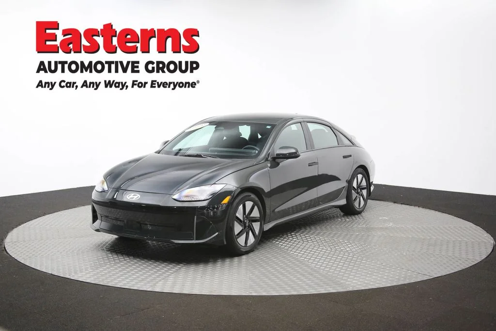 Used 2024 Green Hyundai SE image 55