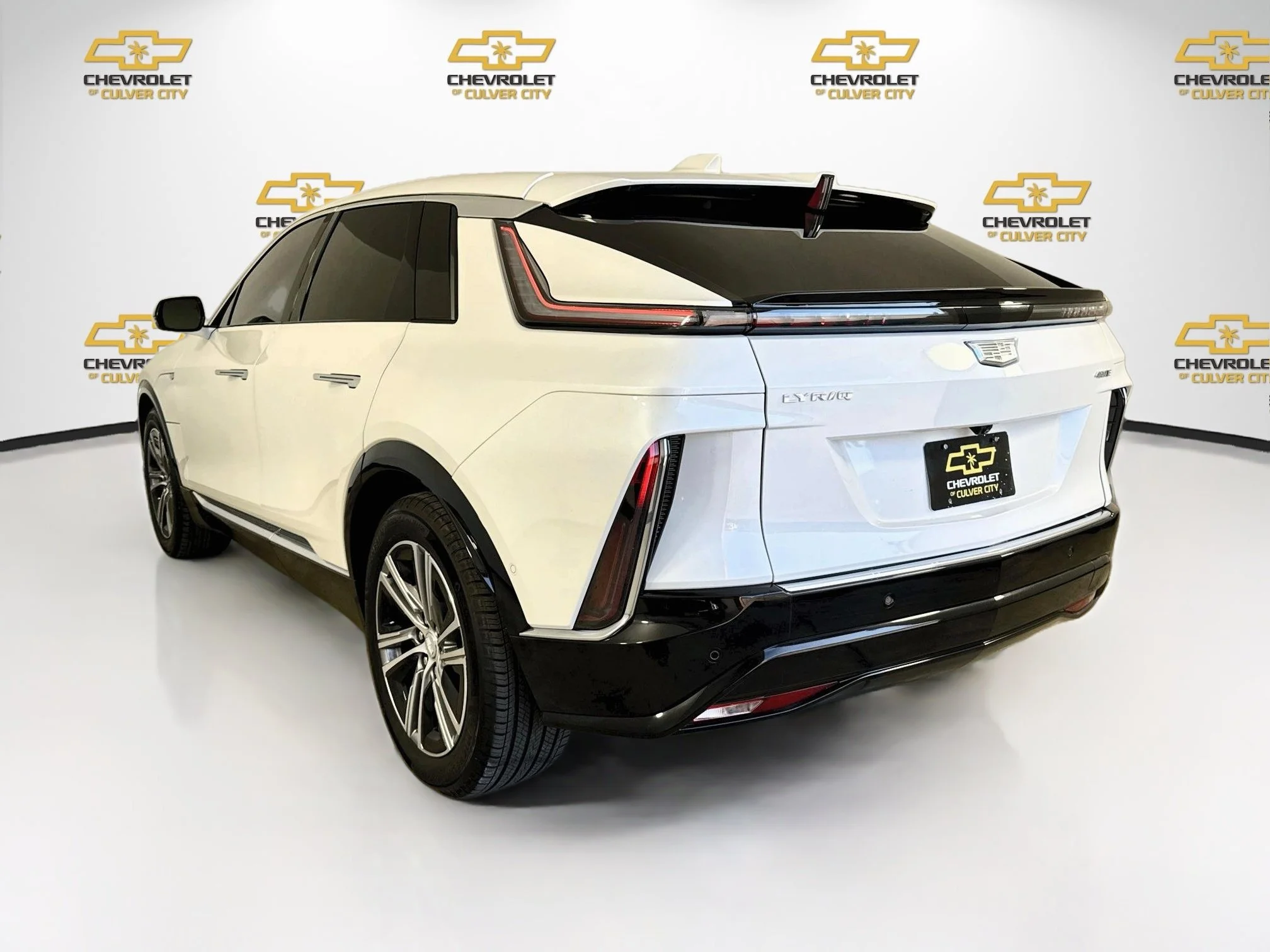 Used 2025 Crystal White Tricoat Cadillac Luxury 1 image 6