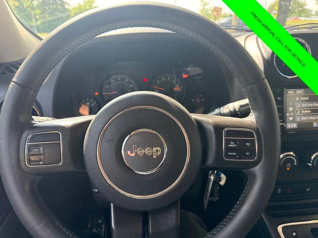 Used 2016 Crystal Metallic Jeep Latitude image 21