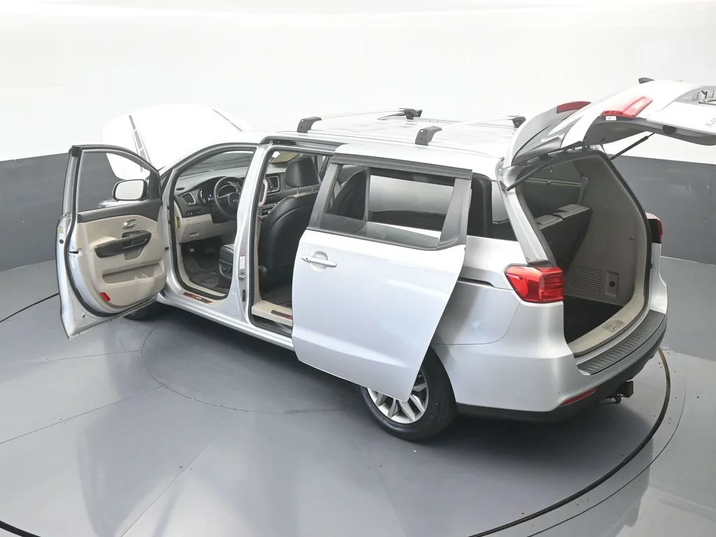 Used 2021 Silky Silver Kia EX image 57