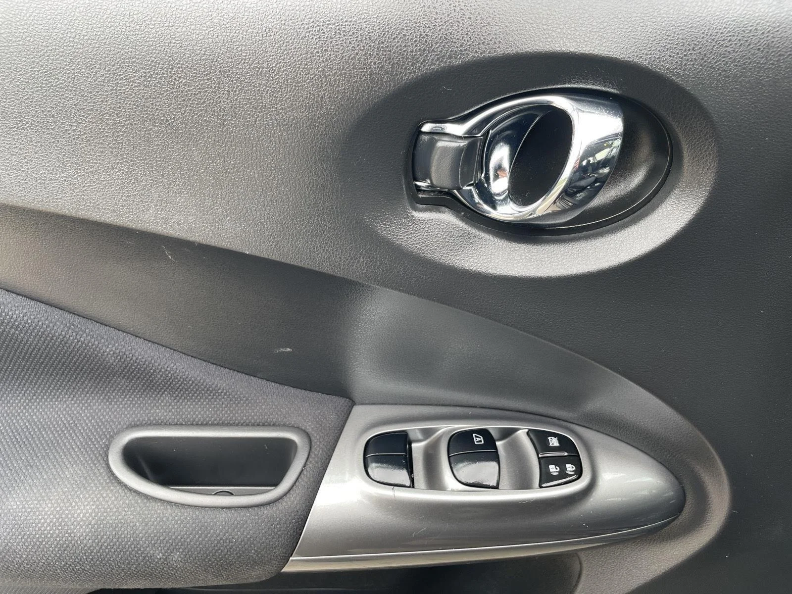 Used 2015 Bordeaux Black Nissan S image 17