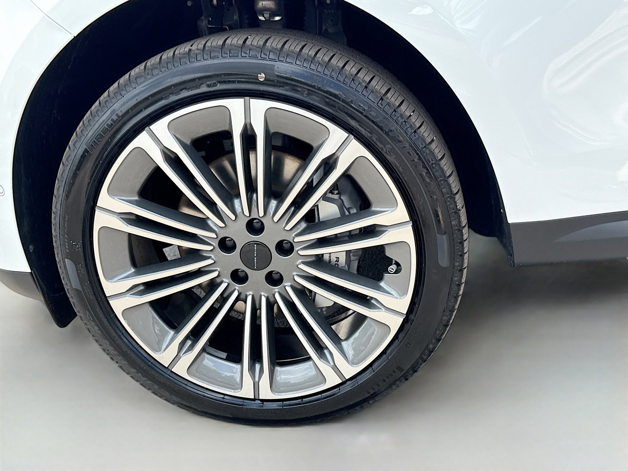 New 2026 Fuji White LAND ROVER SE image 41