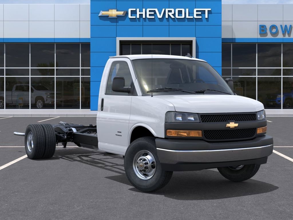 New 2026 Summit White Chevrolet 1WT image 7