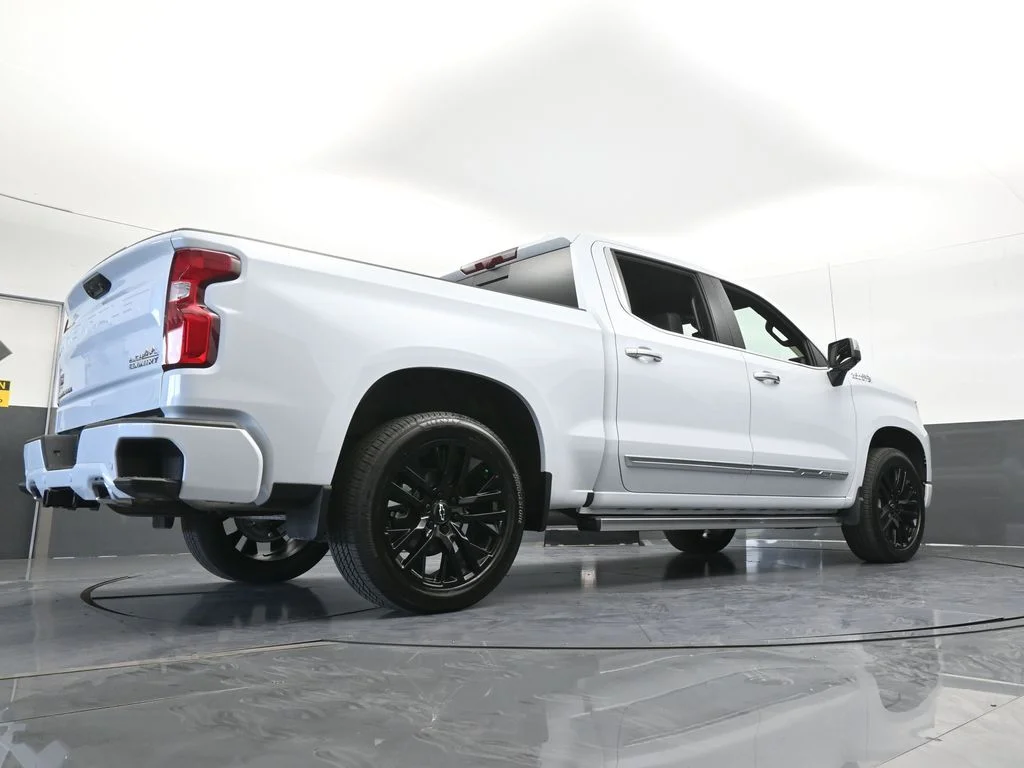 Used 2026 Summit White Chevrolet High Country image 76