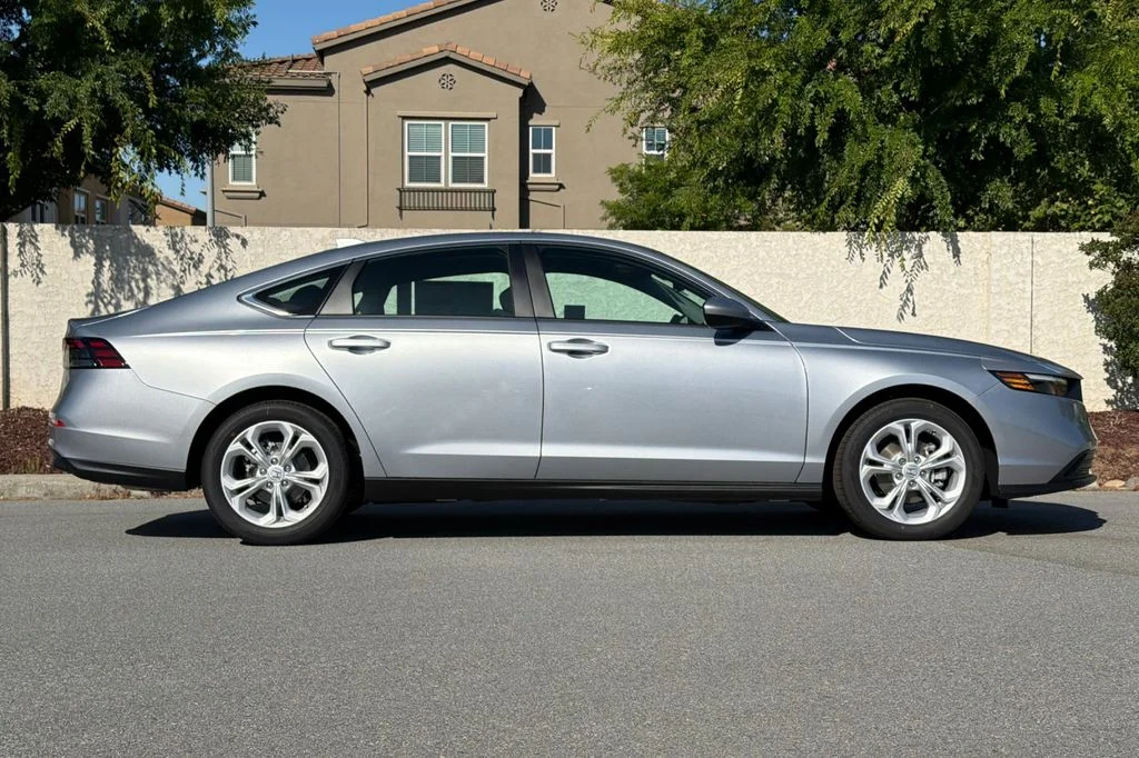 New 2026 Solar Silver Metallic Honda LX image 3