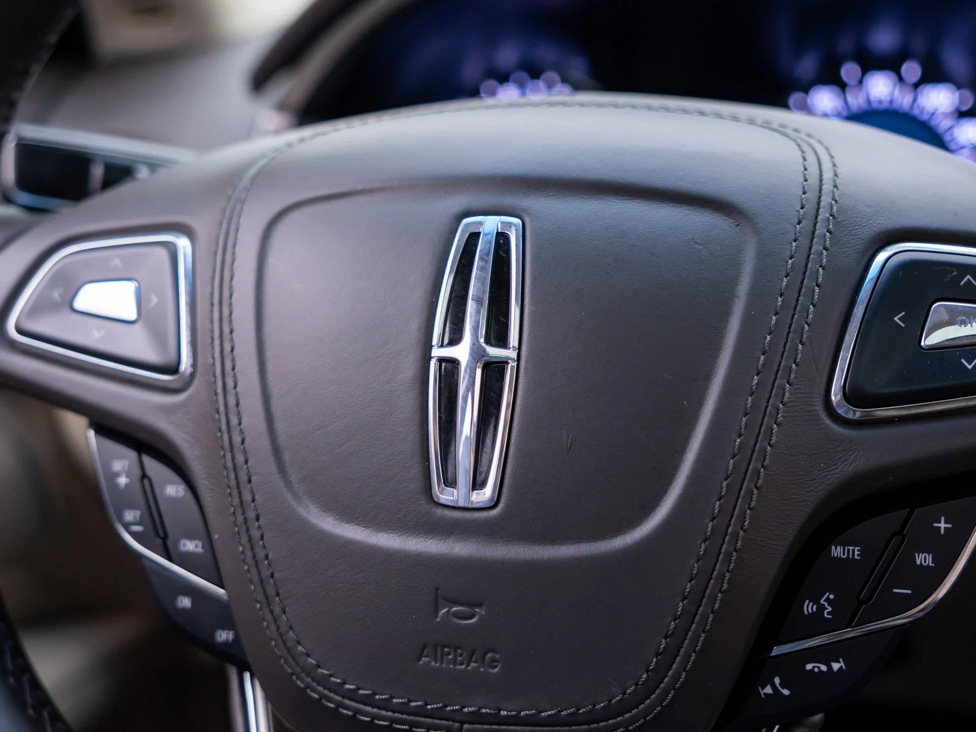 Used 2018 Blue Lincoln Reserve image 33