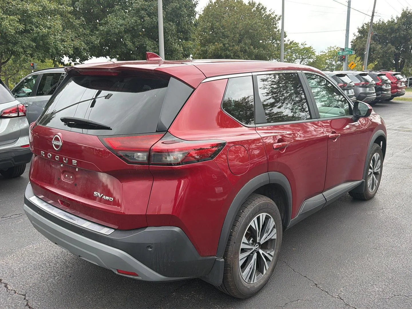 Used 2023 Scarlet Ember Tintcoat Nissan SV image 4