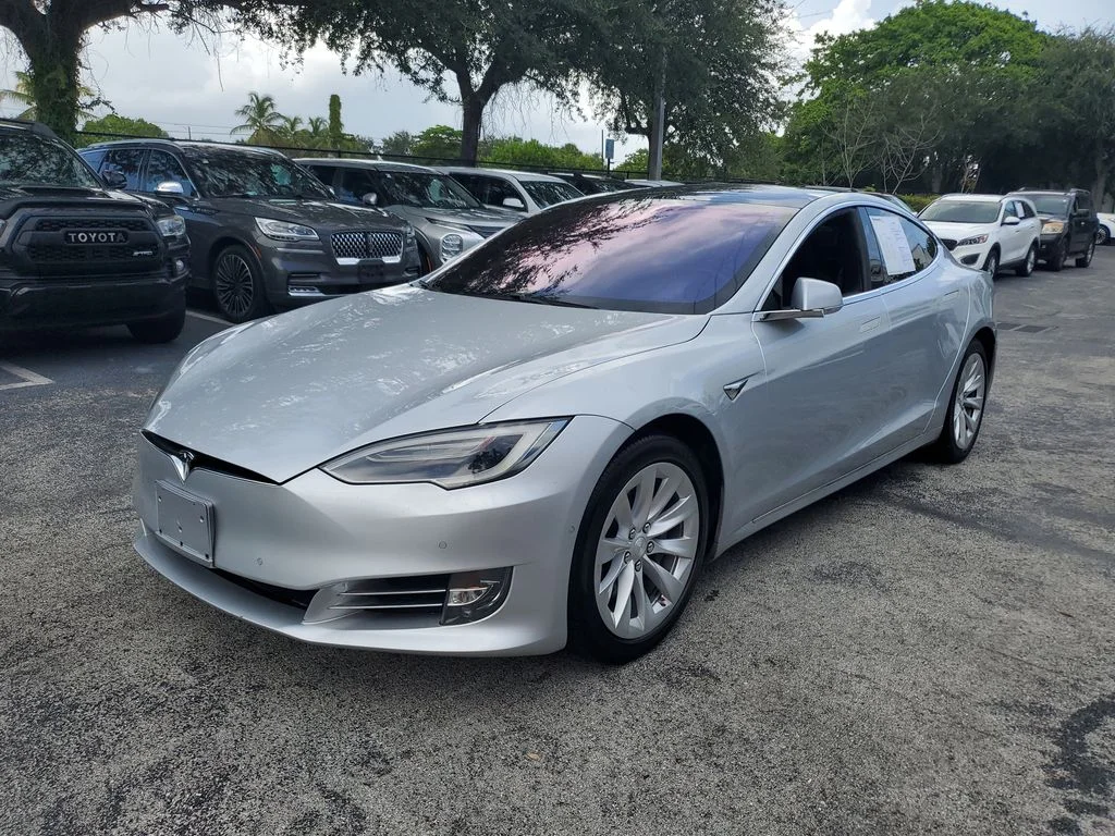Used 2018 Gray Tesla  image 3