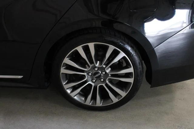 Used 2017 Black Lincoln Select image 28