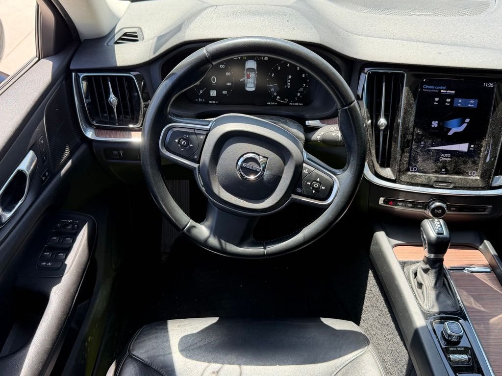 Used 2021 Gray Volvo T5 Momentum image 9