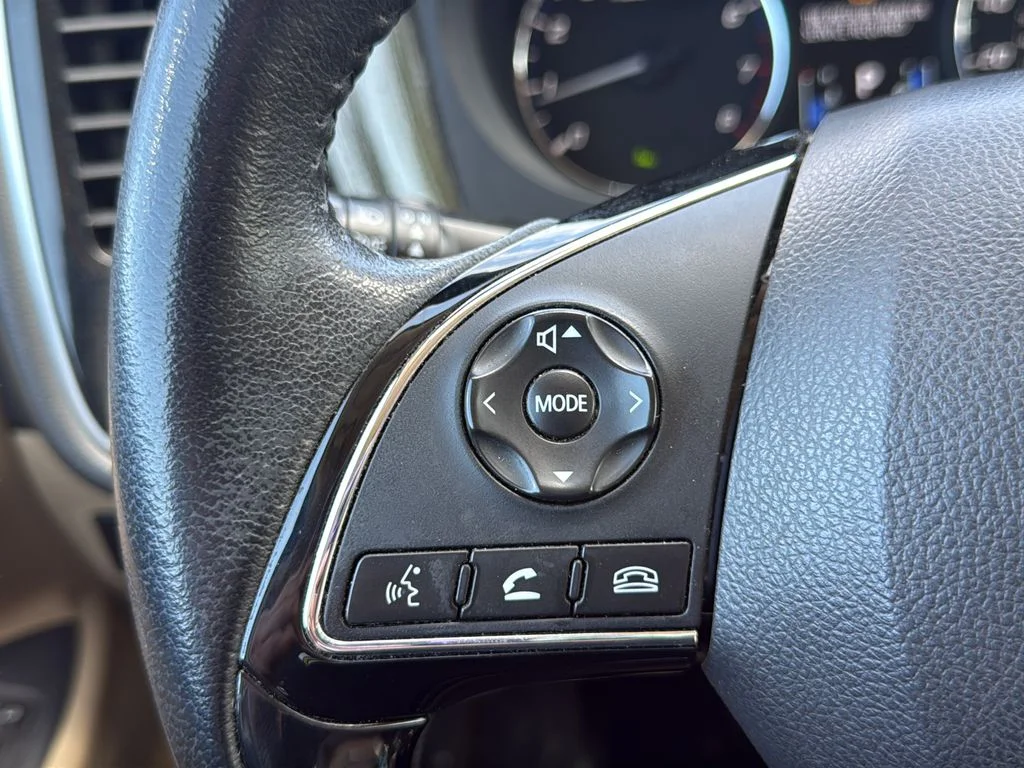 Used 2019  Mitsubishi SEL image 9