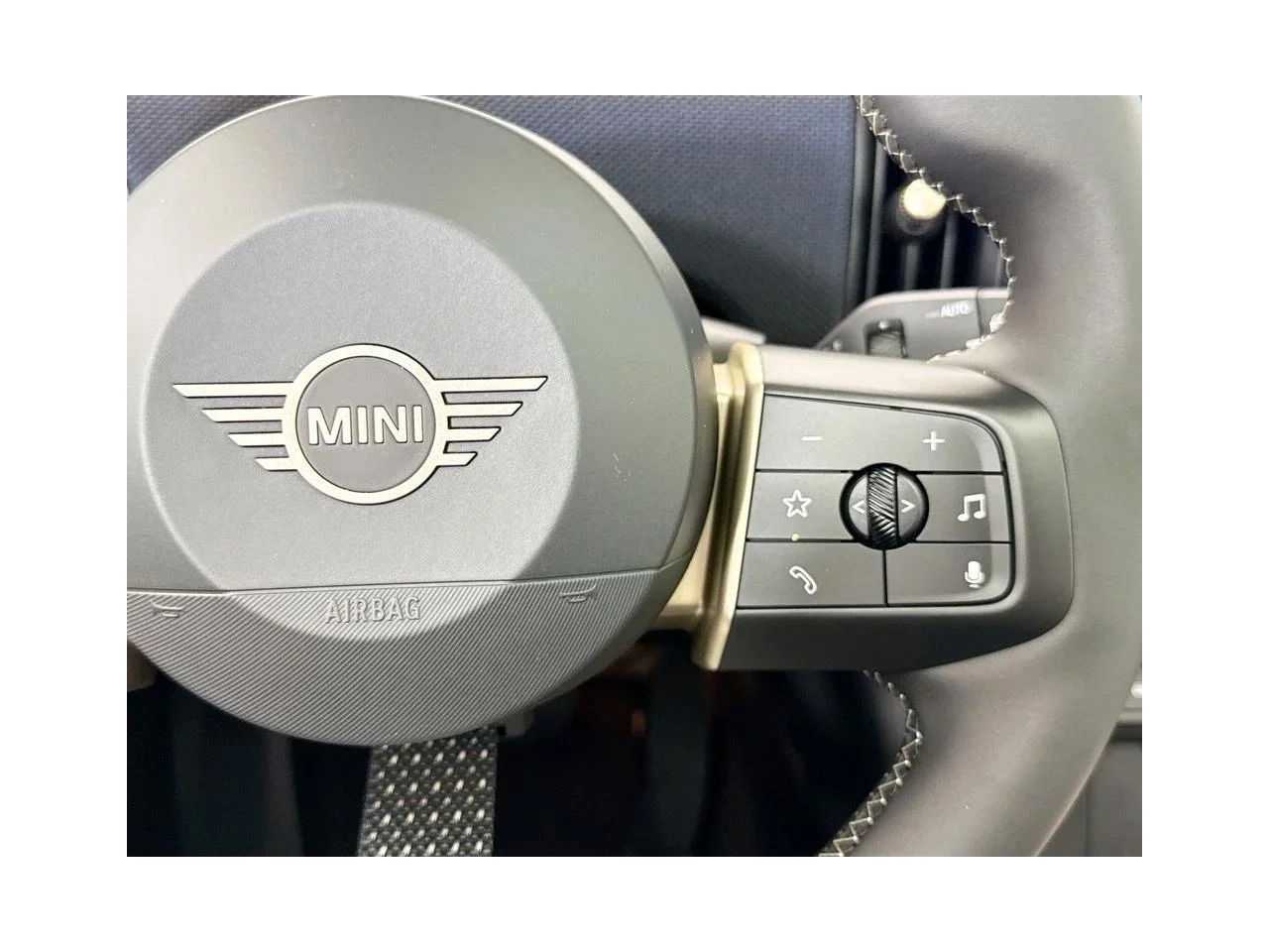 New 2026 Nanuq White Metallic MINI SIGNATURE PLUS image 12