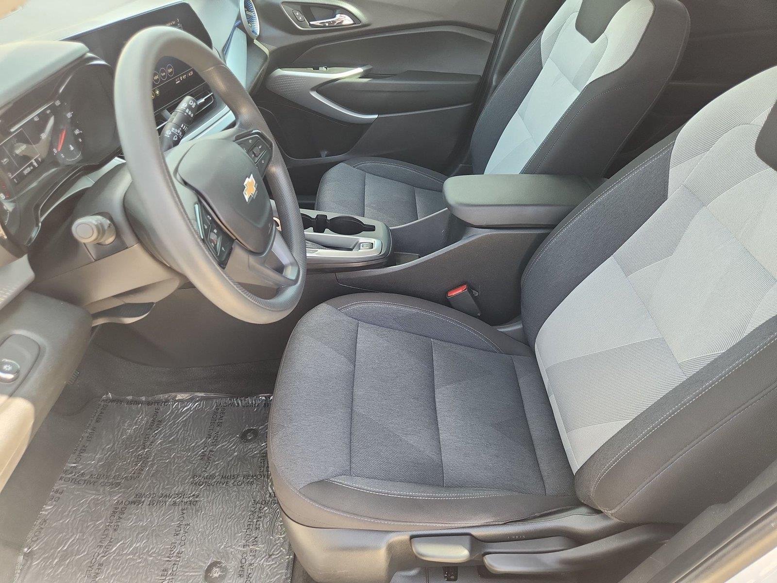 Used 2025 Summit White Chevrolet LS image 17