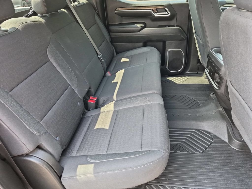 Used 2022  Chevrolet RST image 21