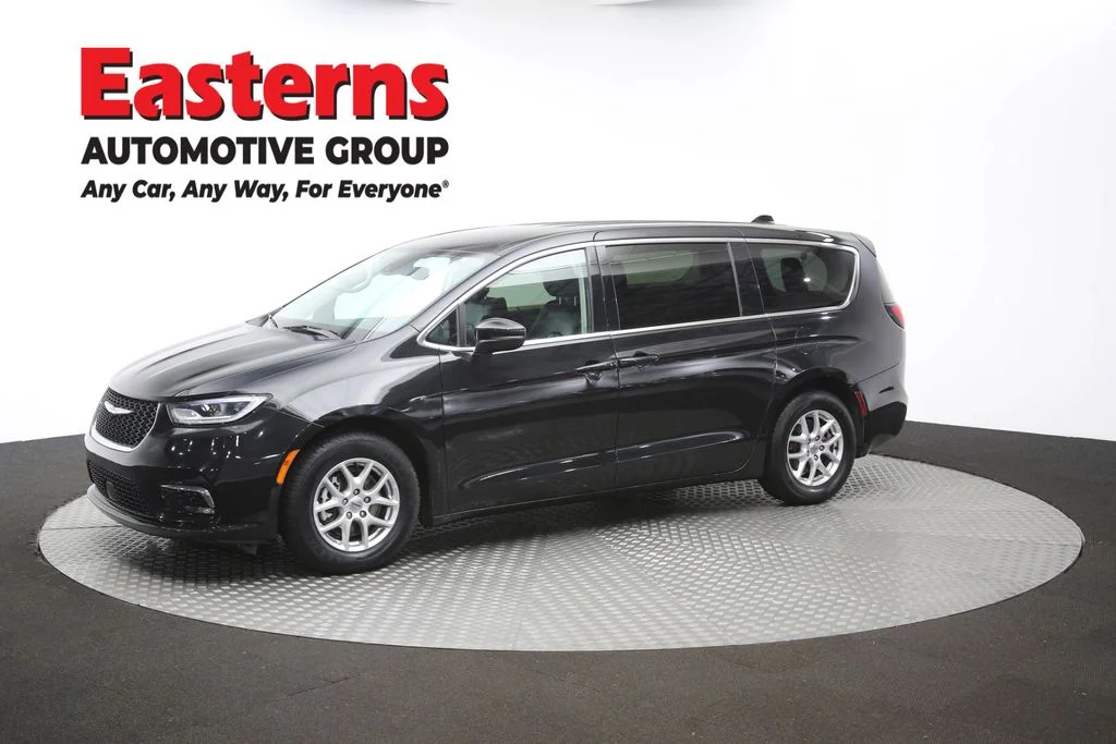 Used 2023 Black Chrysler Touring L image 59