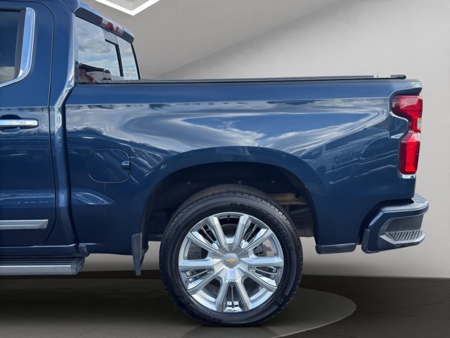 Used 2022 Northsky Blue Metallic Chevrolet High Country image 22