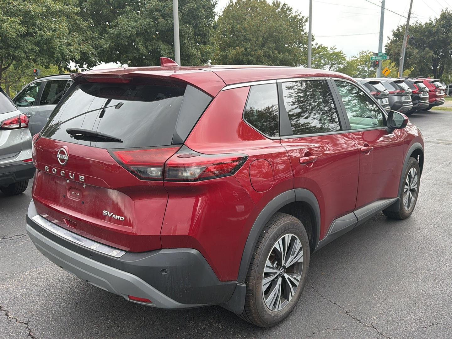 Used 2023 Scarlet Ember Tintcoat Nissan SV image 4
