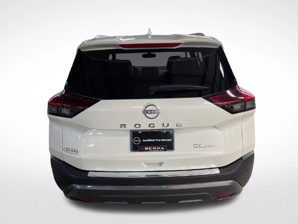 Used 2023 White Nissan SL image 4