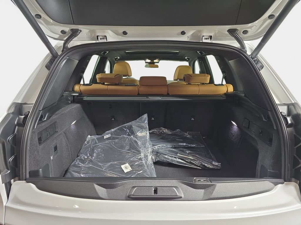 New 2026 Mineral White Metallic BMW xDrive40i image 11