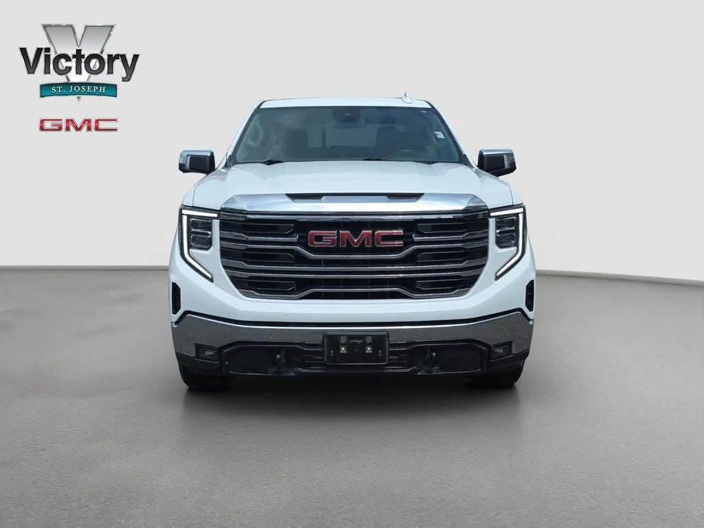 Used 2022 White GMC SLT image 2