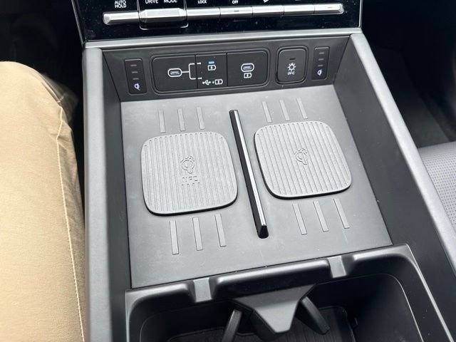 Used 2025 White Hyundai Calligraphy image 26