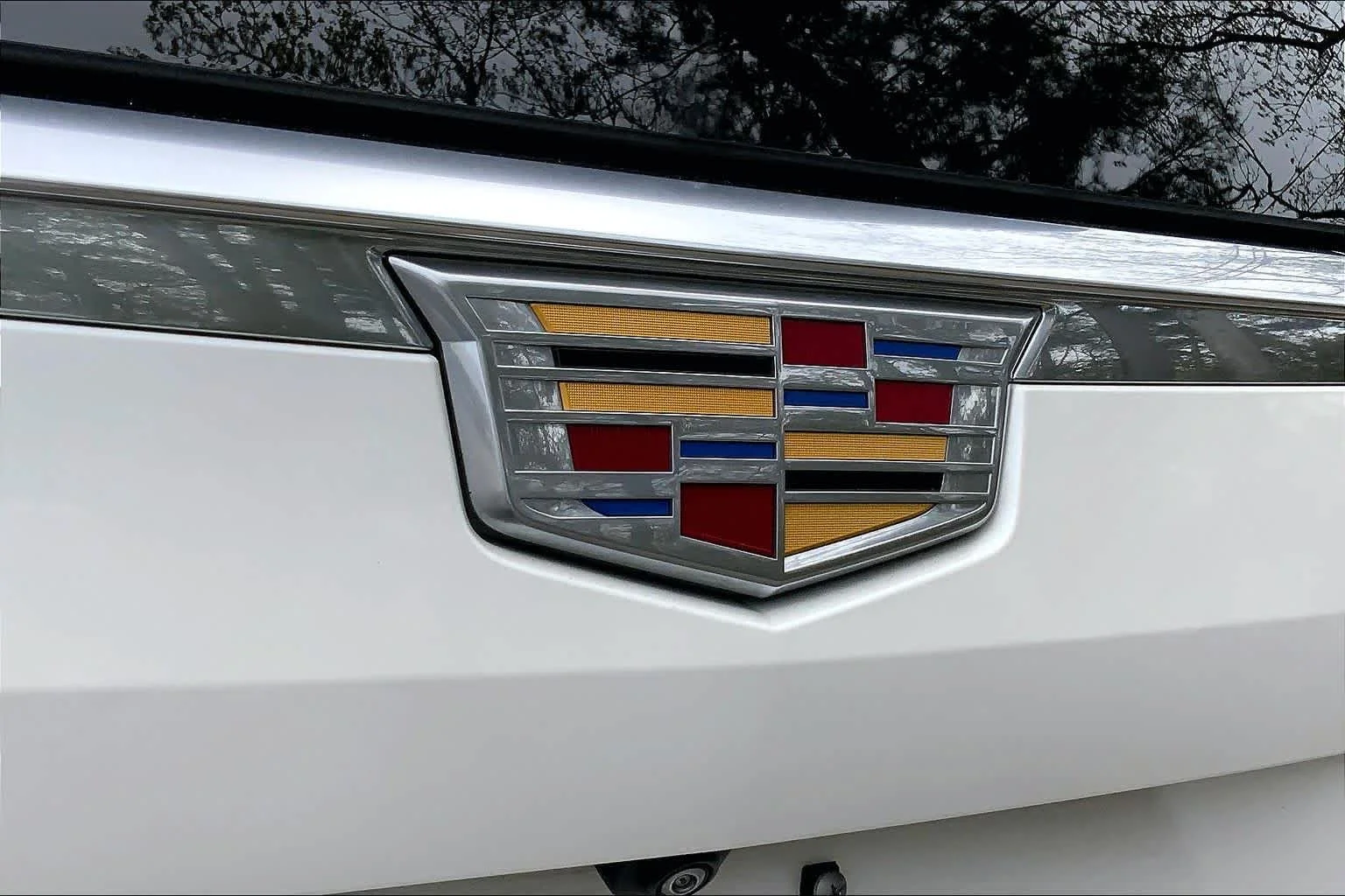 Used 2023 Crystal White Tricoat Cadillac 4WD Luxury image 30