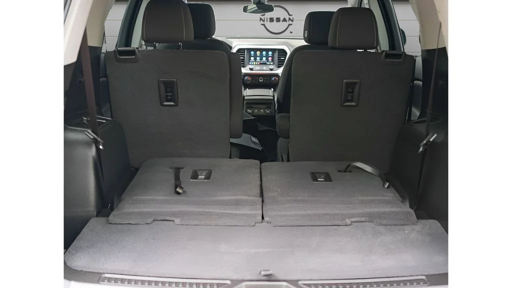Used 2022 White GMC SLE image 57