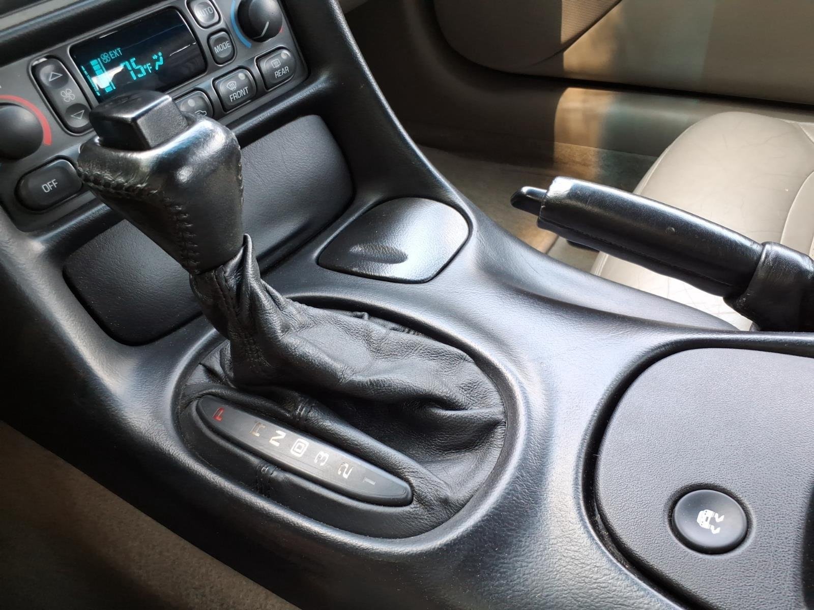 Used 1997 Arctic White Chevrolet  image 18