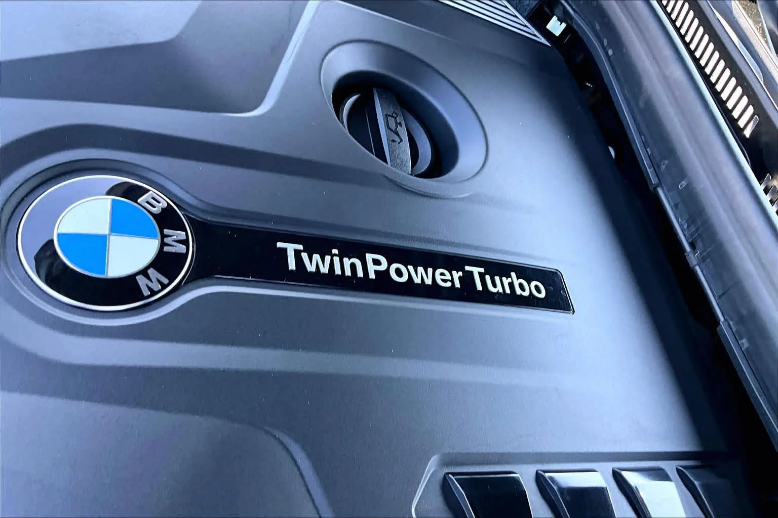 Used 2019 Black Sapphire Metallic BMW 530i xDrive image 32
