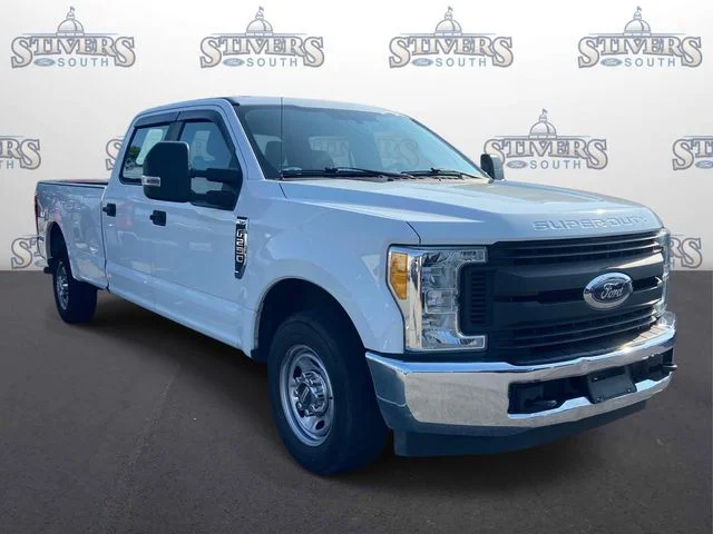 Used 2017 White Ford XL image 1