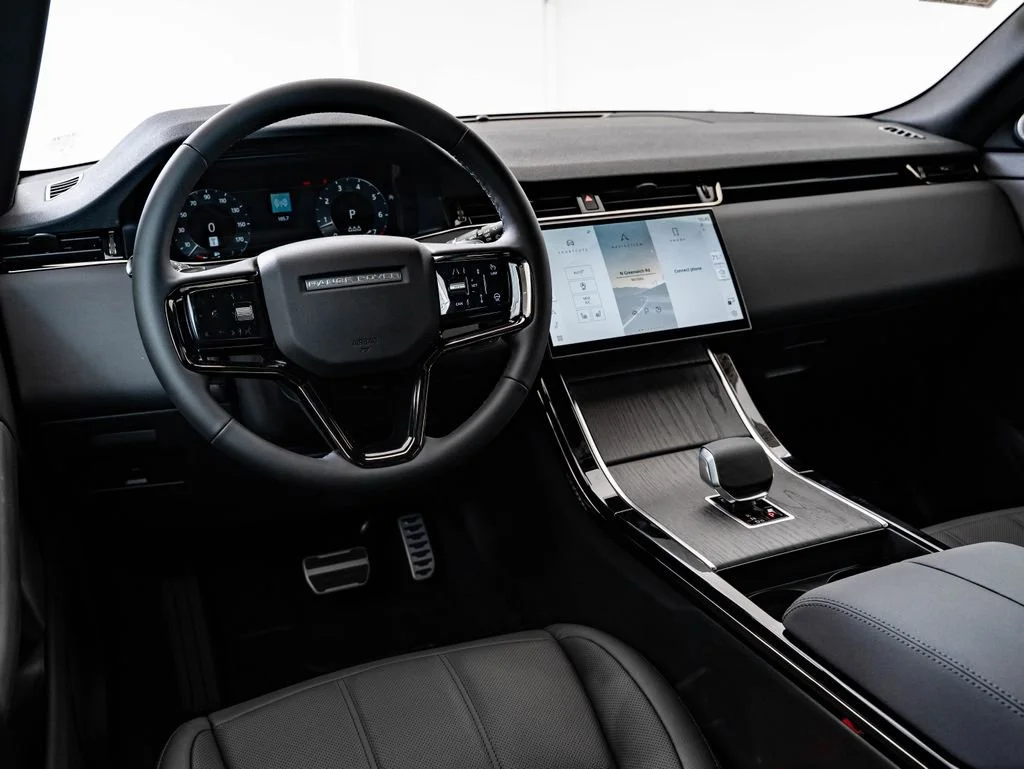 New 2026 Fuji White Land Rover Dynamic image 4