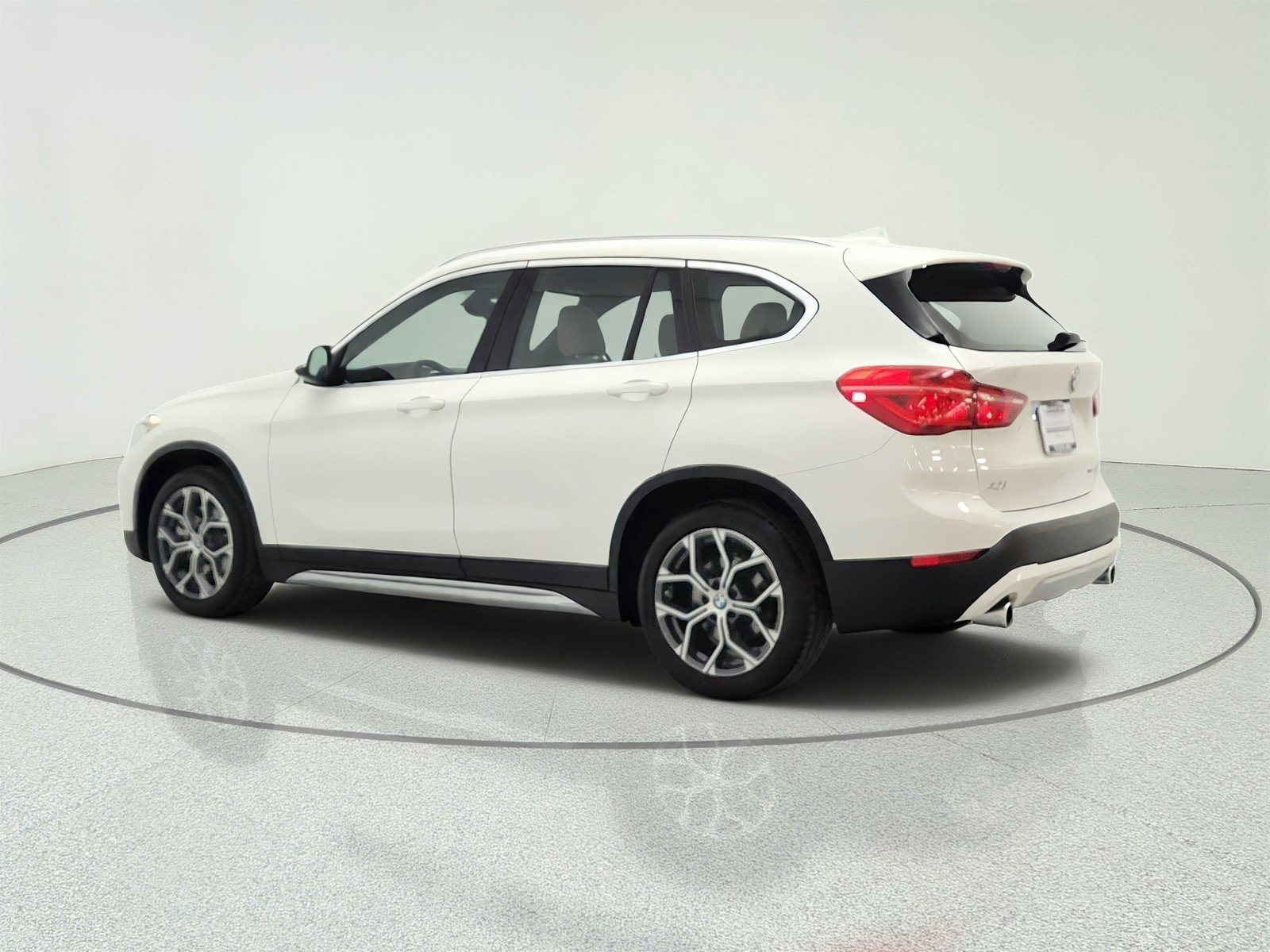 Used 2021 Alpine White BMW xDrive28i Sports Activity Vehicle image 7