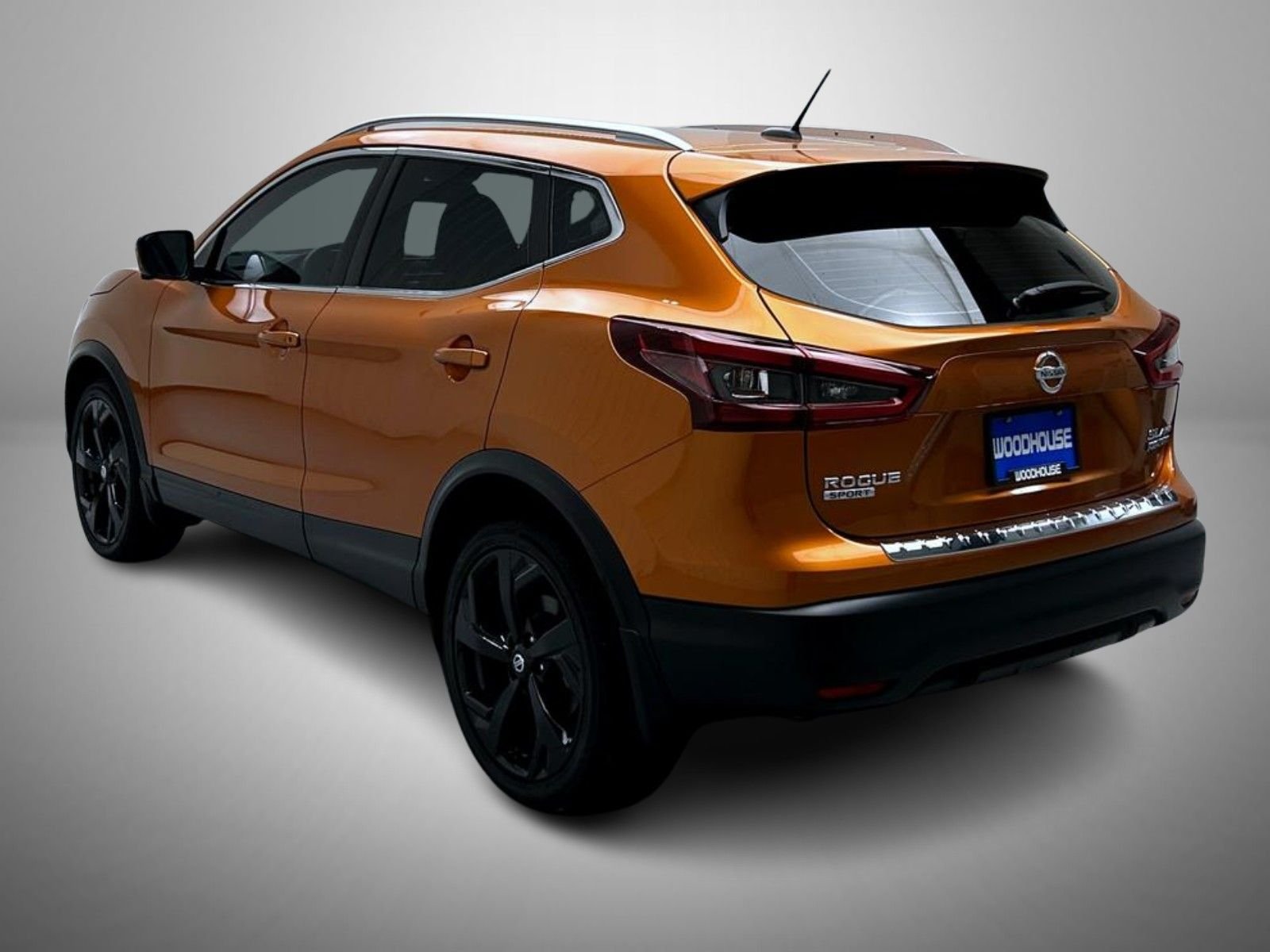 Used 2022 Orange Nissan SL image 7