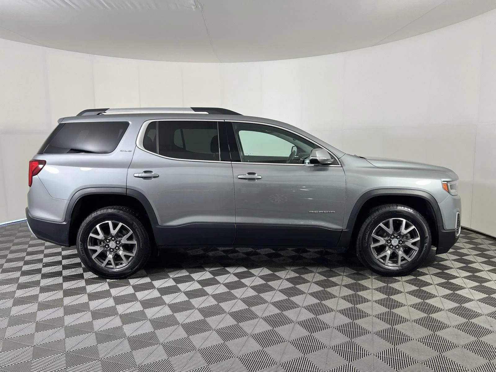 Used 2023 Sterling Metallic GMC SLE image 26